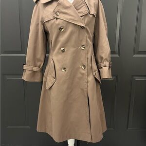 Elegant Women's Double-Breasted Trench Coat